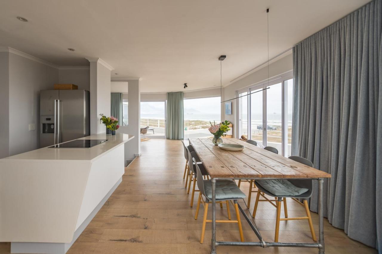Ocean12 Guesthouse Sunset Beach ケープタウン エクステリア 写真