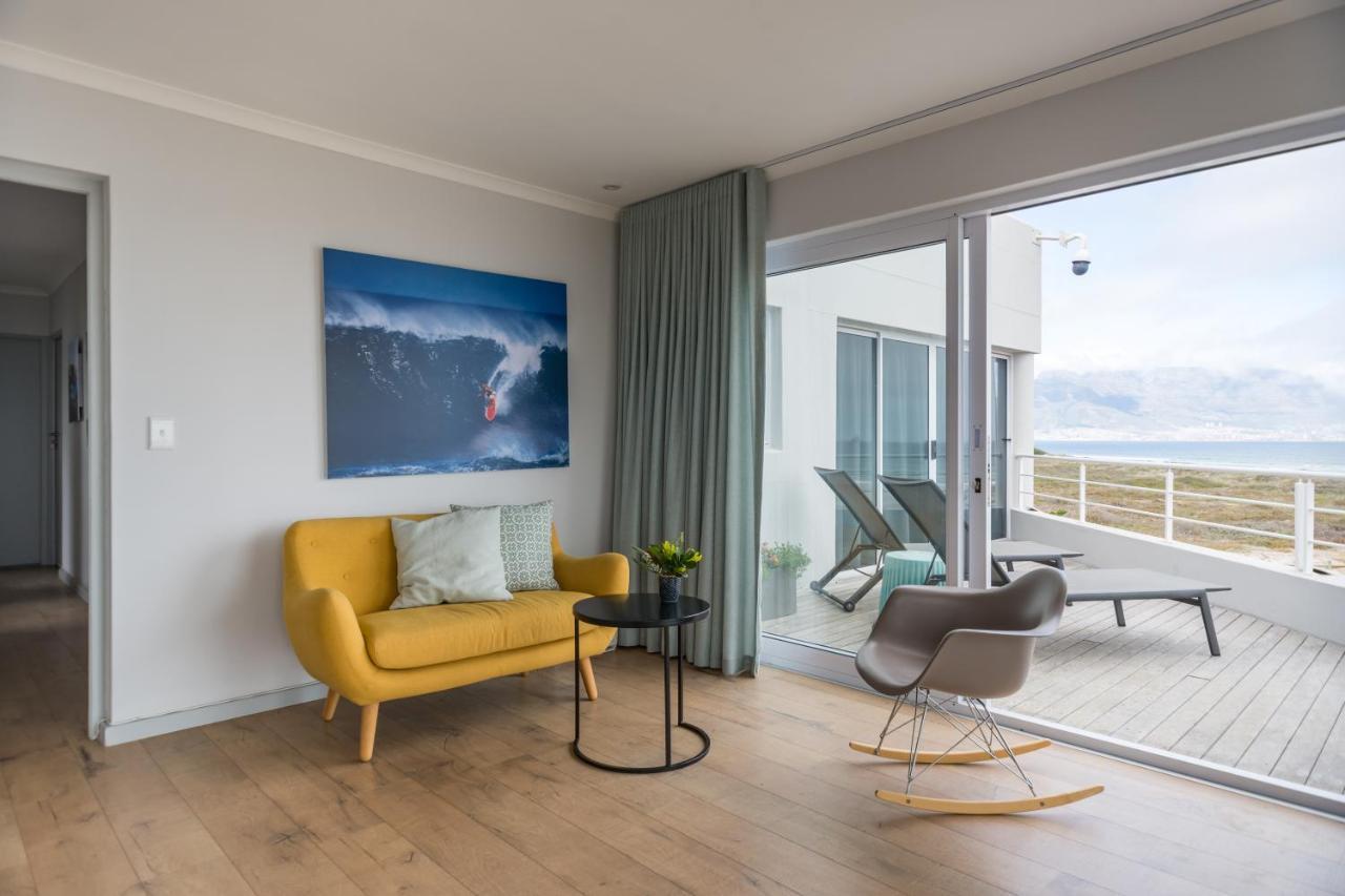 Ocean12 Guesthouse Sunset Beach ケープタウン エクステリア 写真