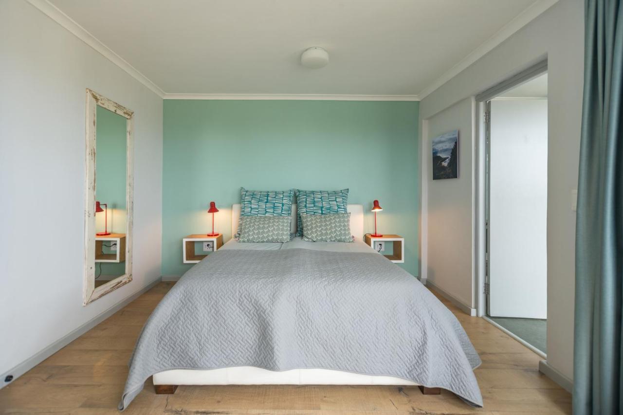 Ocean12 Guesthouse Sunset Beach ケープタウン エクステリア 写真