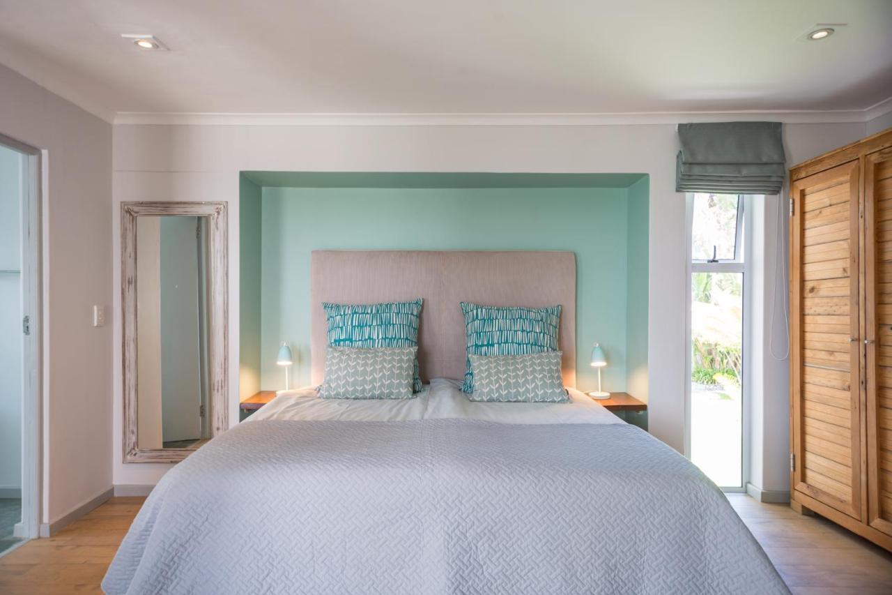 Ocean12 Guesthouse Sunset Beach ケープタウン エクステリア 写真